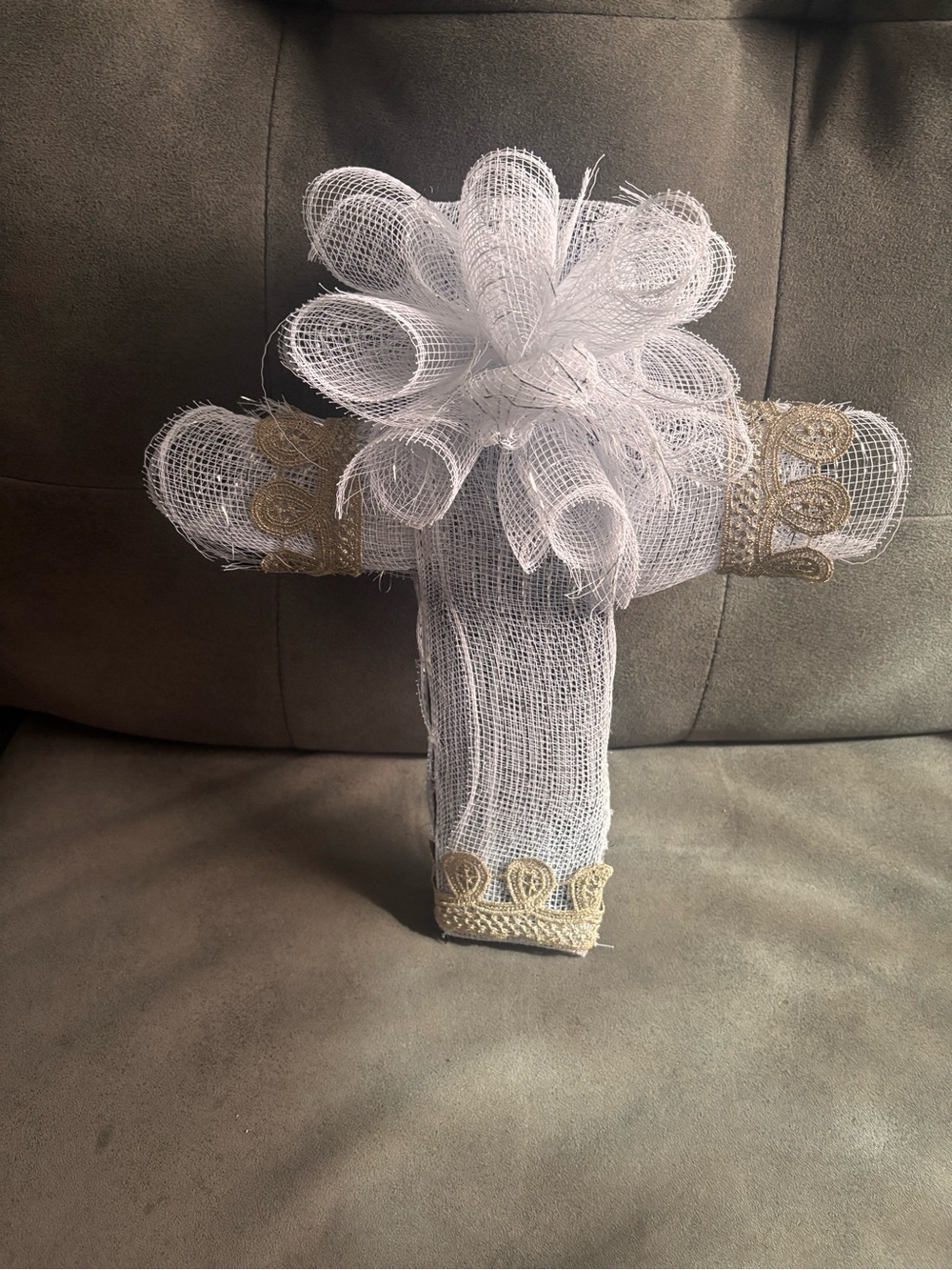 White Luxury Mesh Cross with Gold Trim - Home Accents